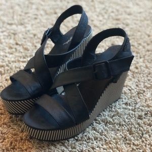 Volcom Black Wedges